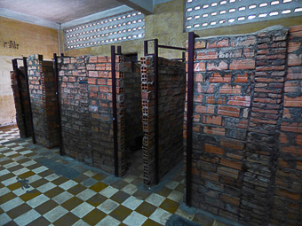 03 Phnom Pehn - Museo del Genocidio di Toul Sieng - Celle dei reclusi