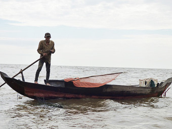 40 Lago Tonle Sap - Pesctore