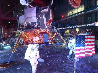 24 Kennedy Space center - Apollo center - Il LEM, che ha portato sulla Luna l'uomo il 20 luglio 1969