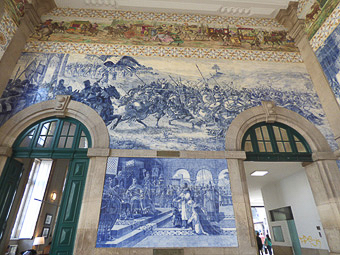 36 - Porto - Estacao San Bento - Azulejos alle pareti