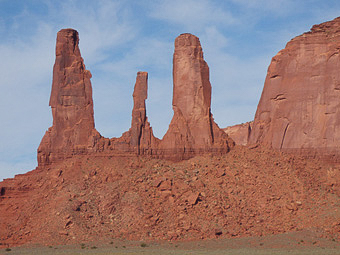 19 Monument Valley - Three Sisters